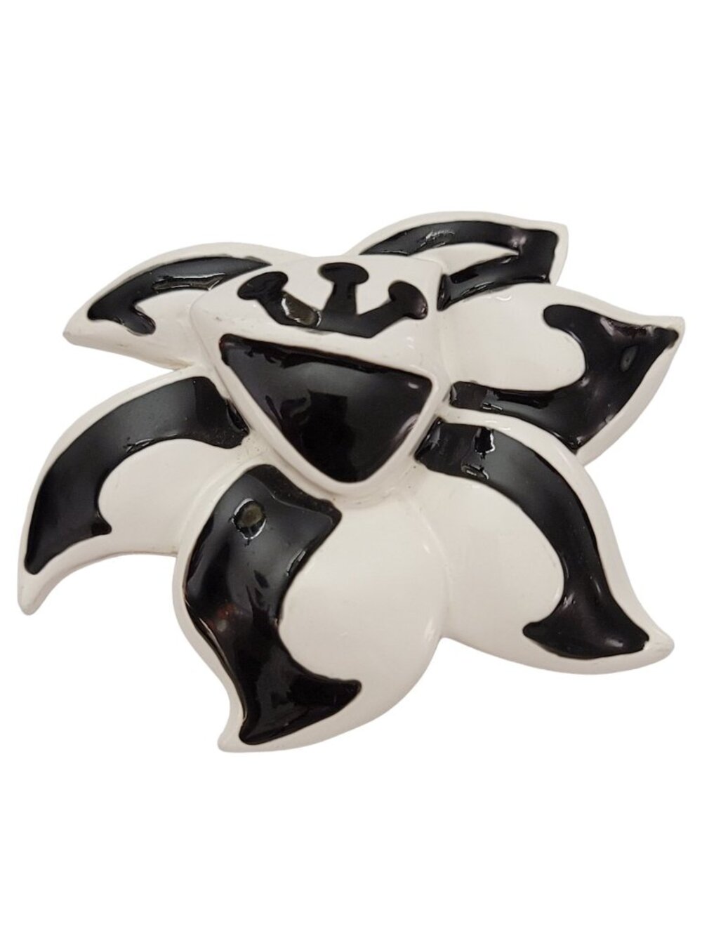 Signed D.L. Black White Modernist Molded Flower Brooch Pin K631
